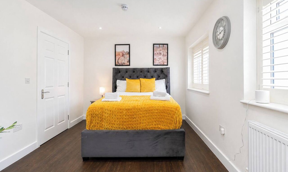 Fareham Apartment | Open mind property - 2 Fayre, Cozy Flat 1
