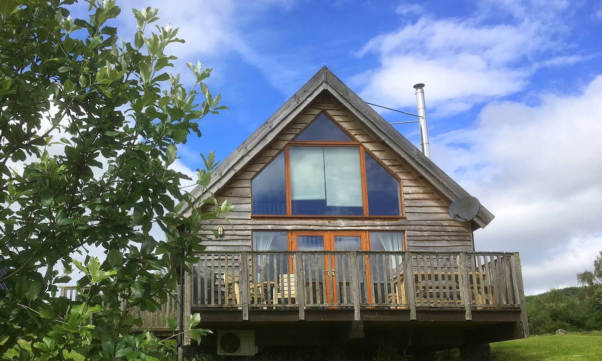 Dallavich Cabin | OSPREY CABIN - Charming log cabin with great views over beautiful Loch Awe
