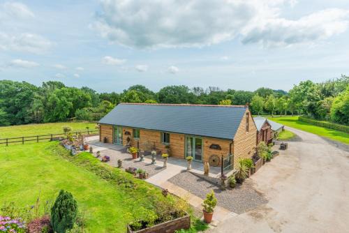 Cowbridge House | Paddock View Barn 1-Bed Sleeps 4 with Parking
