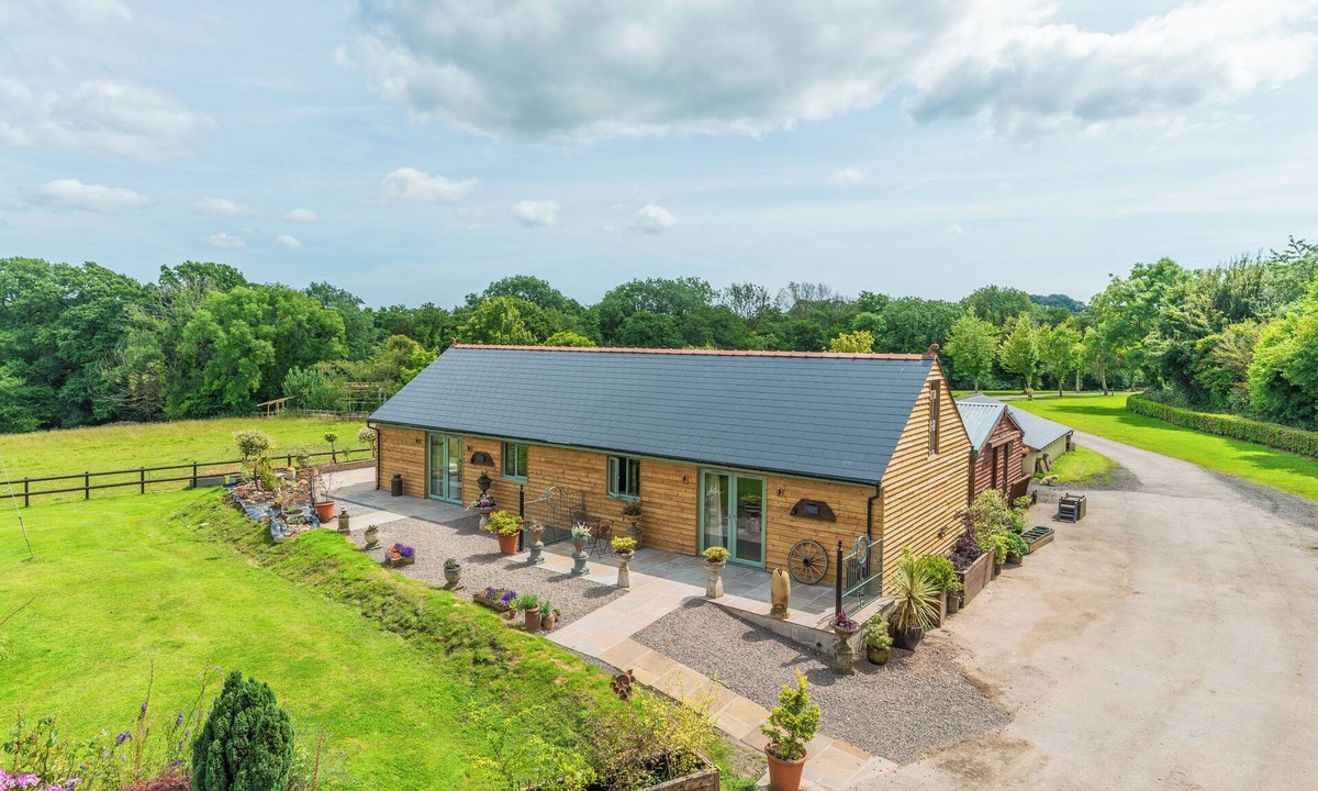 Cowbridge Cottage | Paddock View Barn, 1-Bed, Sleeps 4 with Parking