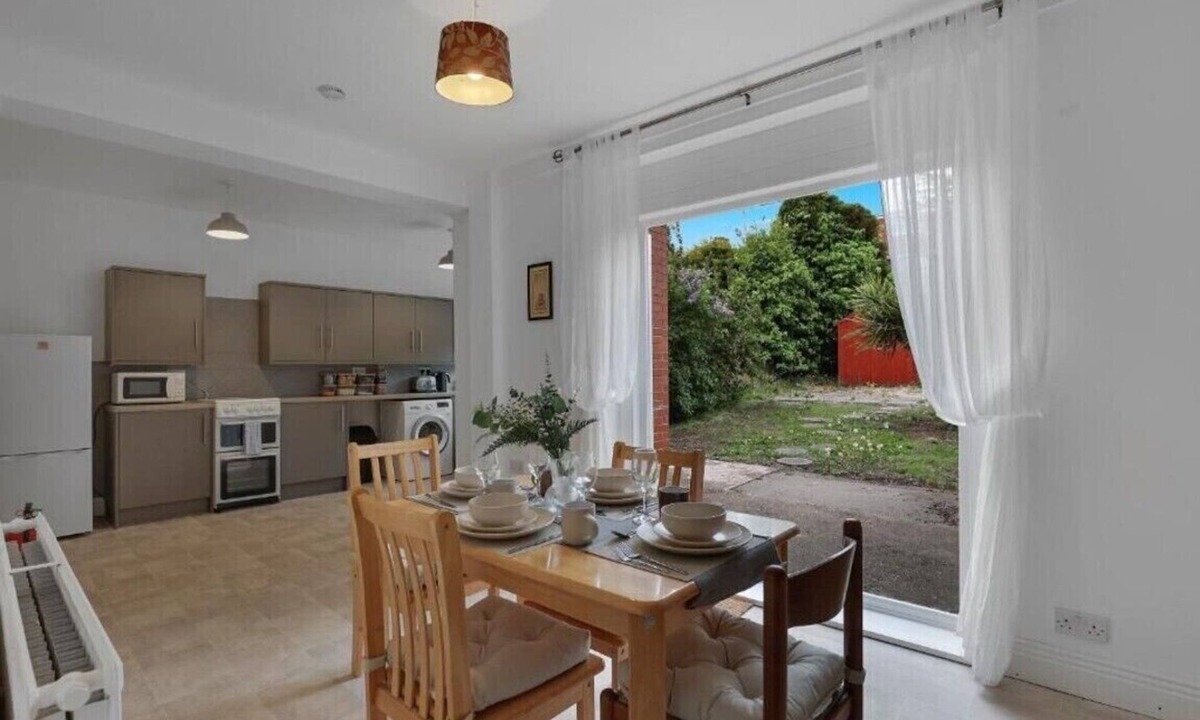 Cullercoats House | Pass the Keys | Seaside Sanctuary, Cullercoats – Walk to the Beach