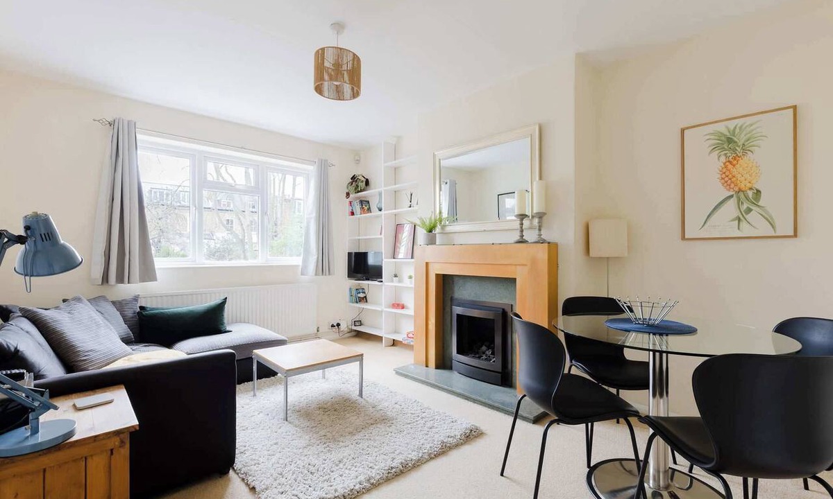 Larkhall Apartment | Peaceful 2BDR Flat in Serene Clapham Cul de Sac