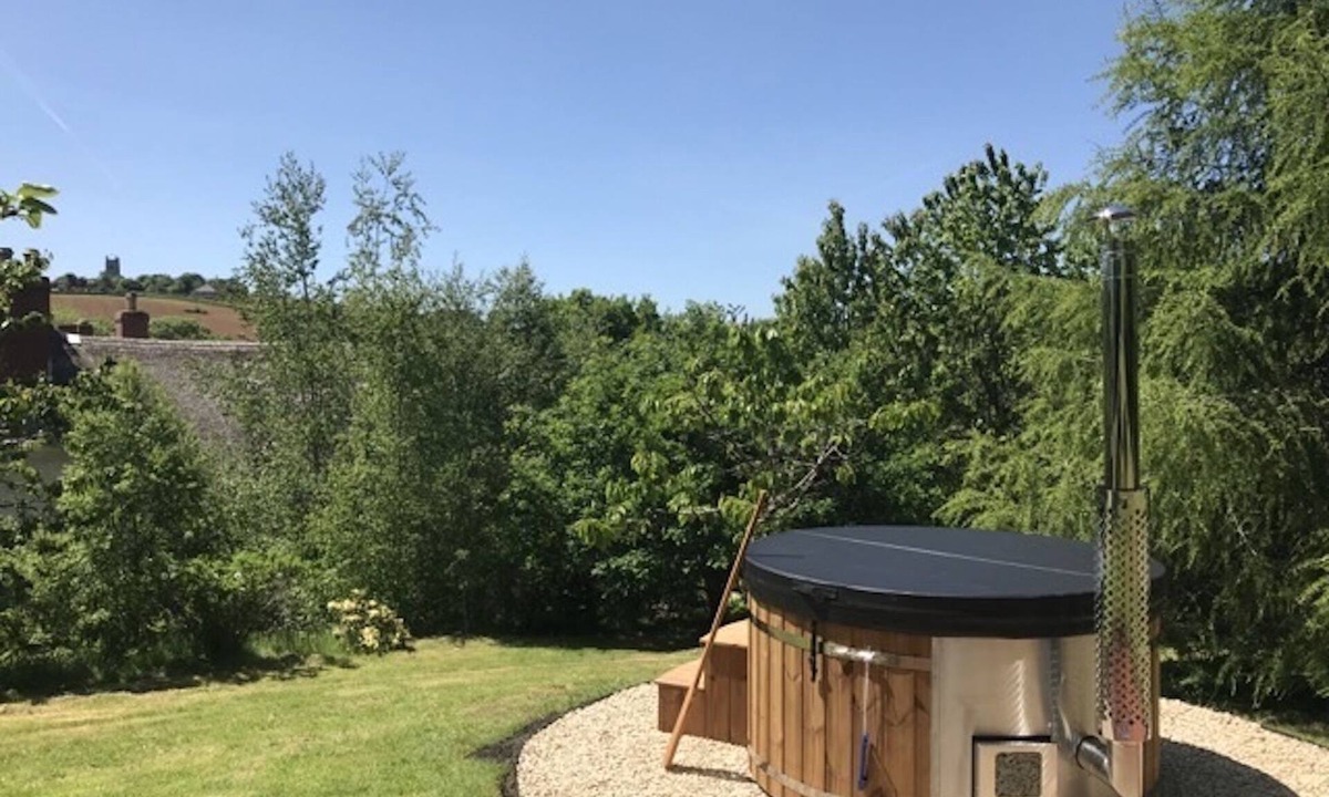 Yeoford House | Peaceful Devon hideaway with wood fired hot tub and great pubs.