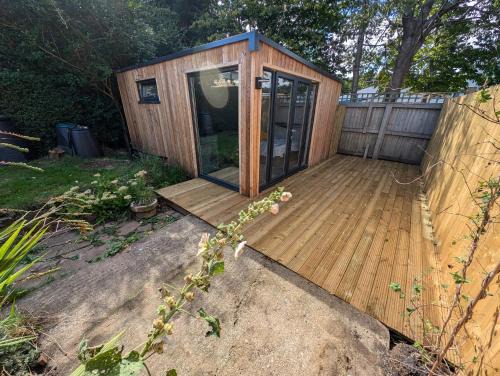 Staple Hill Apartment | Peaceful, Private and Spacious Double Garden Cabin