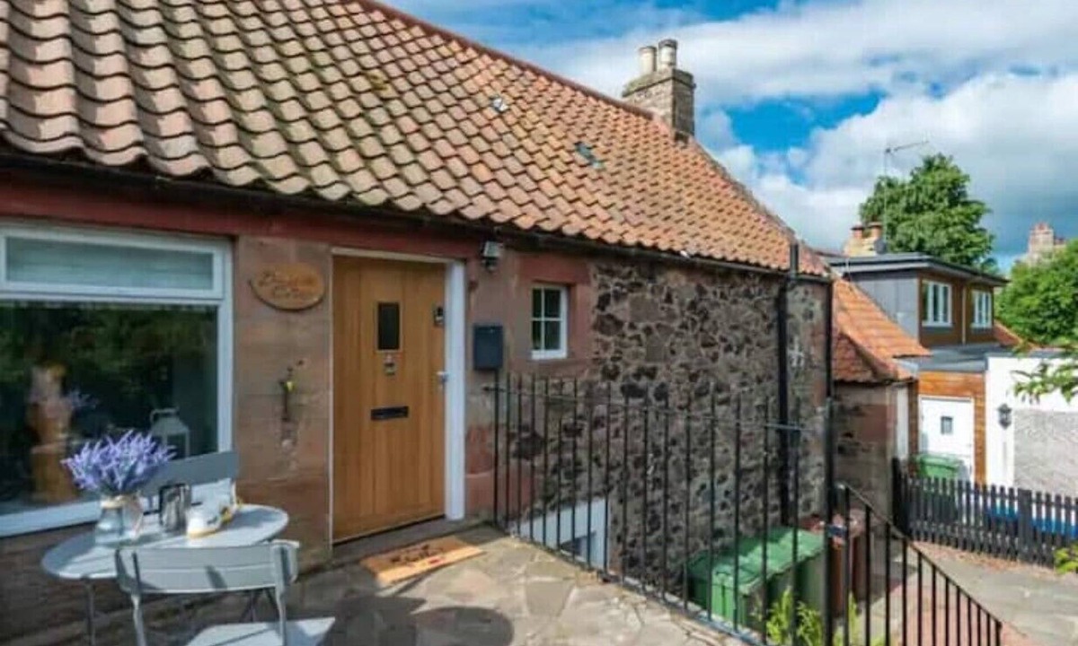 Cockburnspath Cottage | Peaceful Upper Cottage with Garden in Oldhamstocks, East Lothian, Scotland.
