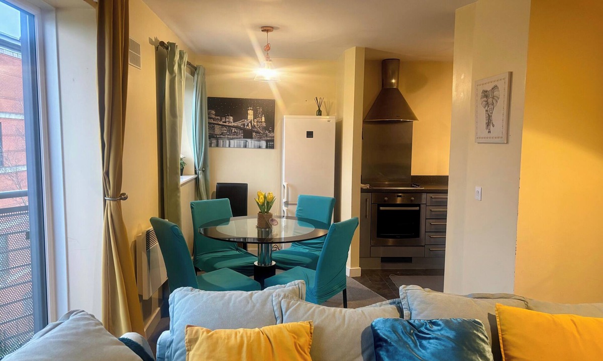 Wolverhampton Apartment | Peaceful Urban Retreat in Wolverhampton City