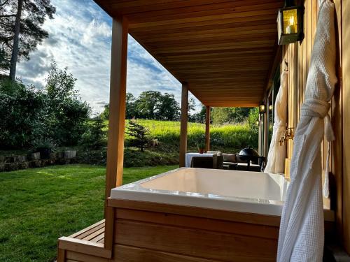 Alport House | Peak District Romantic Retreat Outdoor Japanese Whirlpool bath