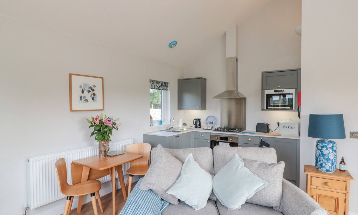 Easterside Cottage | Peep o' Day