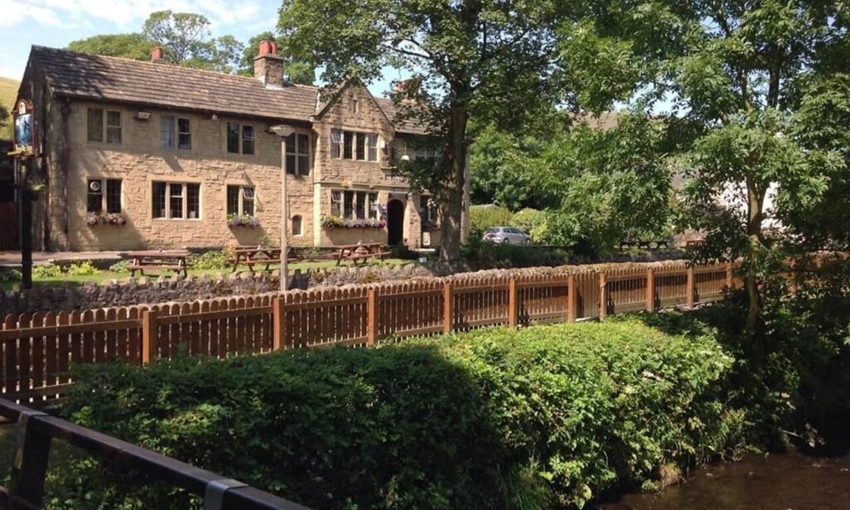 Fence Hotel | Pendle Inn