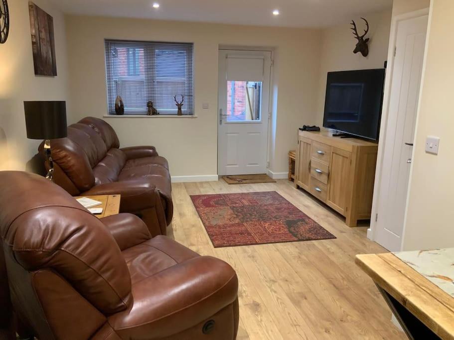 Ashbourne House | Pet Friendly Cottage Ashbourne with Parking