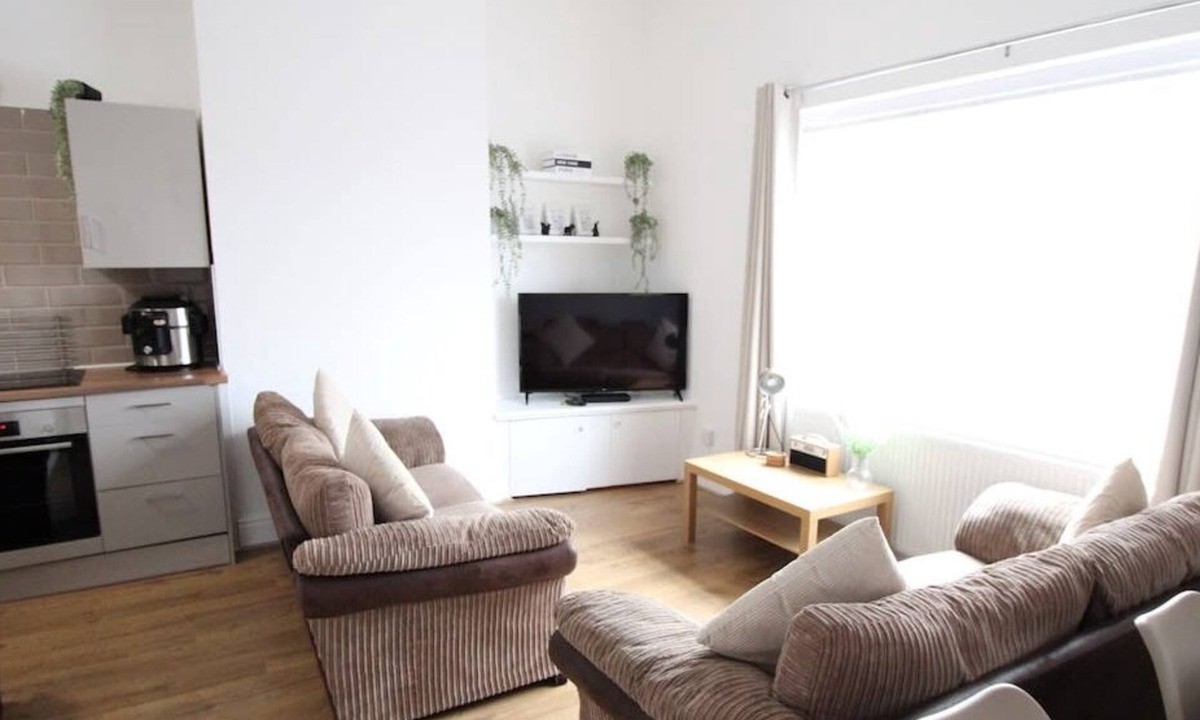 Fleetwood Apartment | Phoenix Rise Summary: