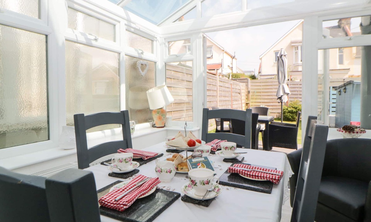 Paignton Cottage | Pier View