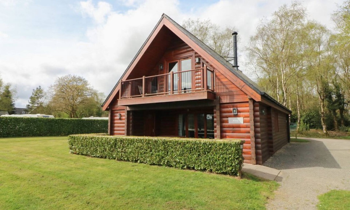 Bridgetown Cabin | Pine in Dolton, Devon. 3 bed.