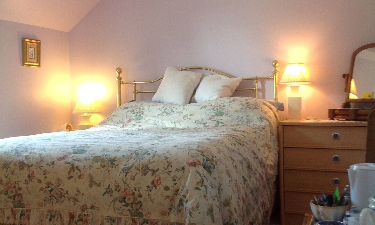 Thornton Curtis Bed & Breakfast | Pine Lodge Bed & Breakfast