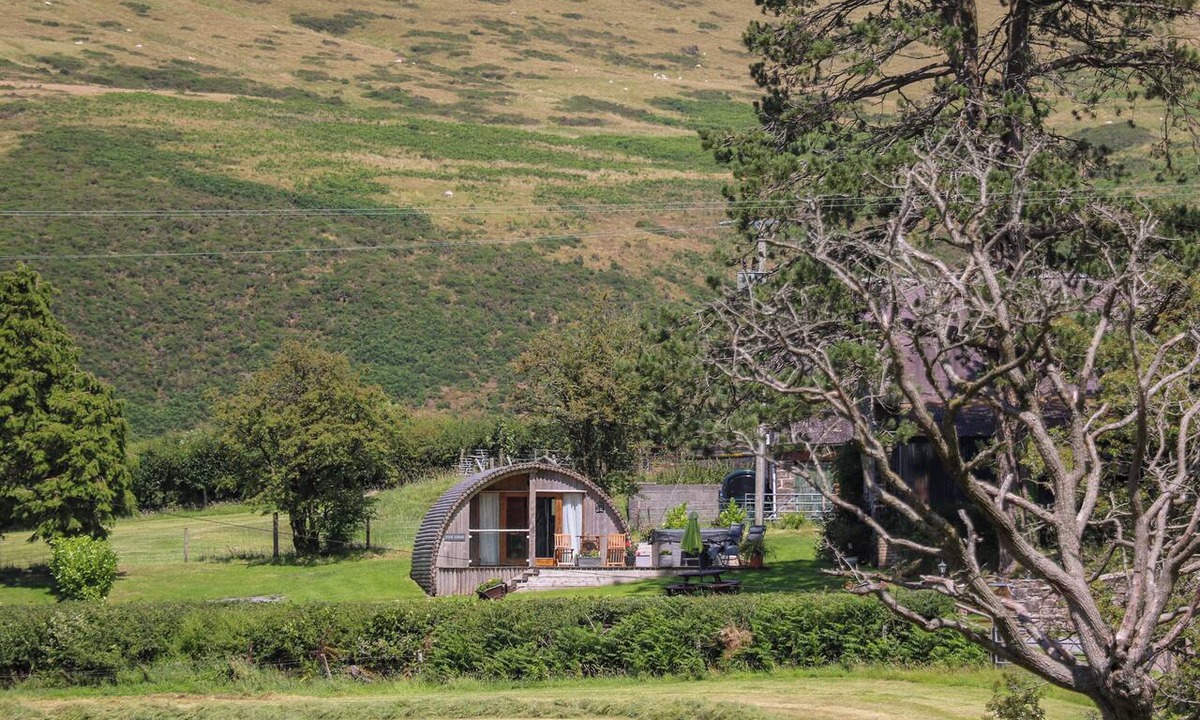 Llanddeusant Cottage | Pine Lodge