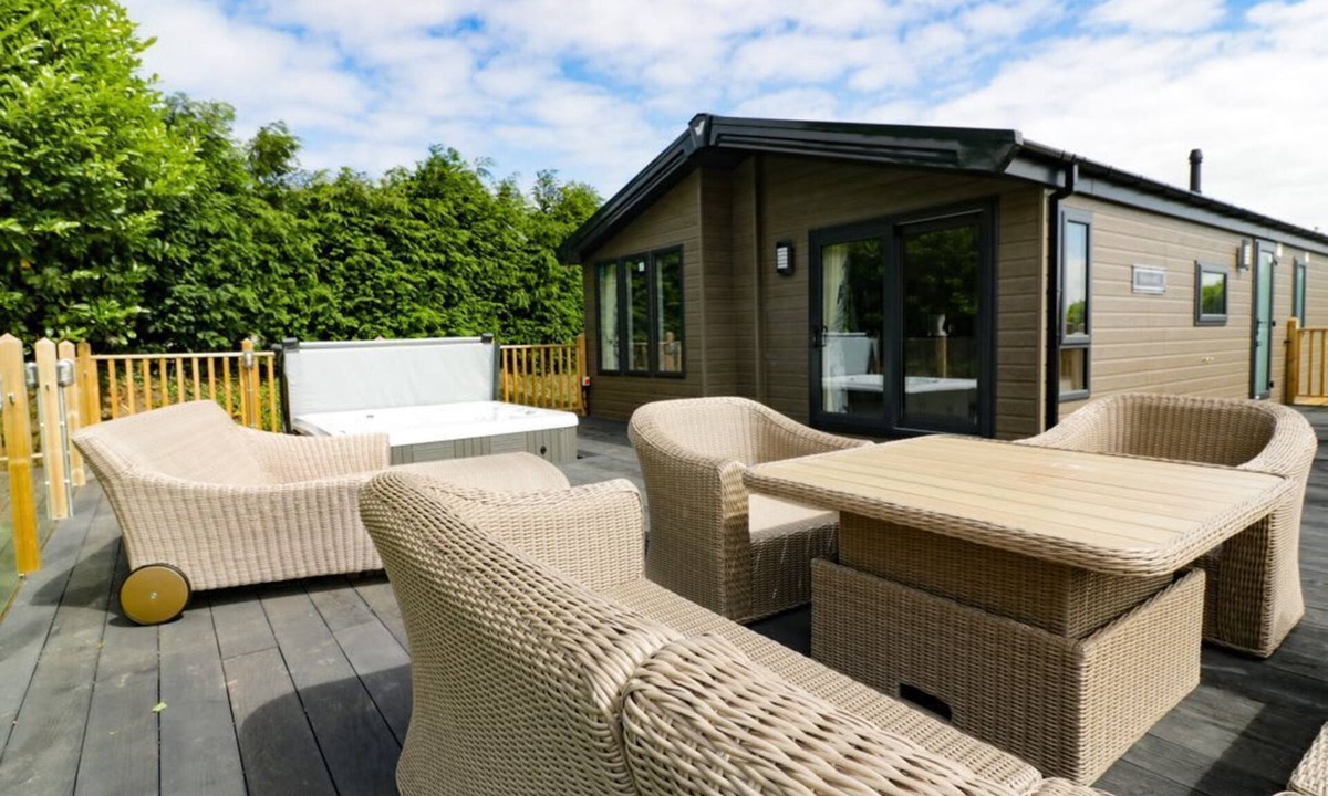 Redruth Cabin | Pinehurst Lodge, St Day