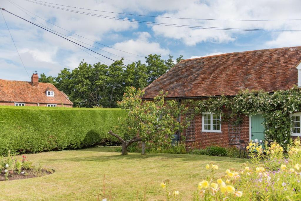 Dargate House | Plum Pudding Cottage by Bloom Stays