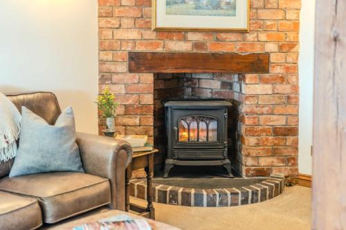 Mangotsfield House | Poplar Cottage - Historic Barn in Dumbleton