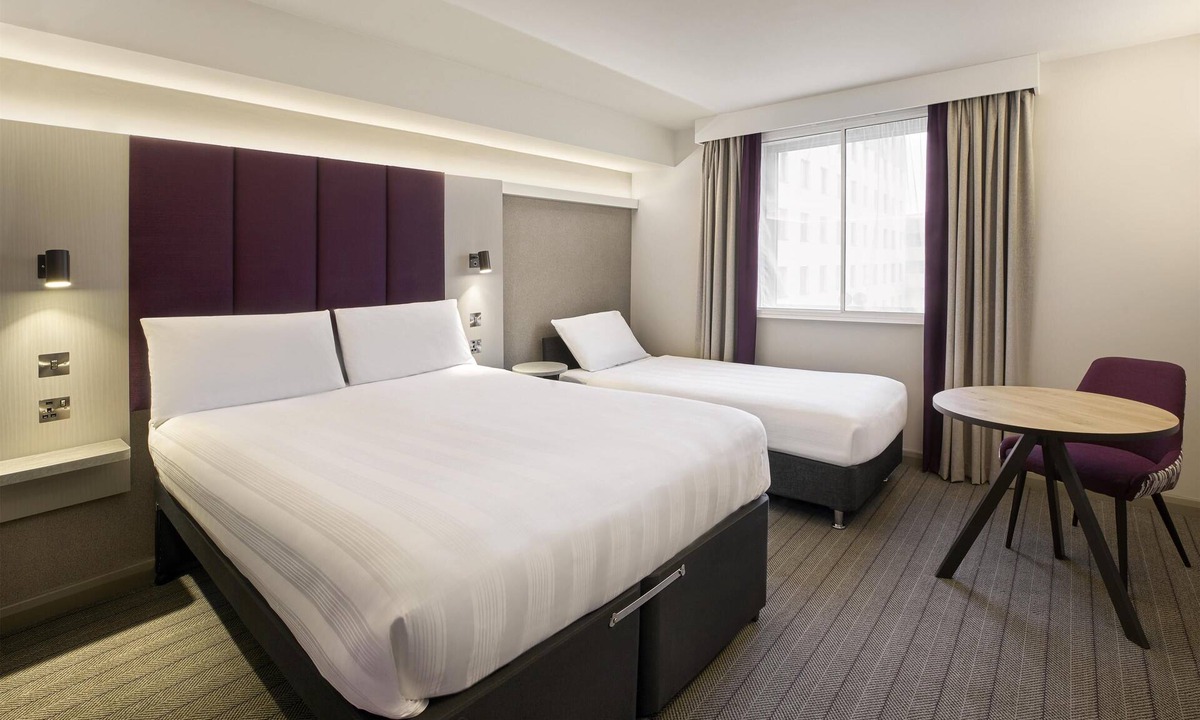 Reading Hotel | Premier Inn Reading - Caversham Bridge