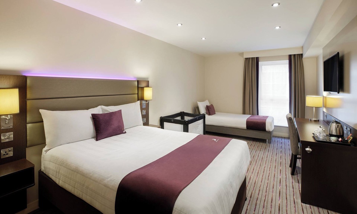 Widnes Hotel | Premier Inn Widnes