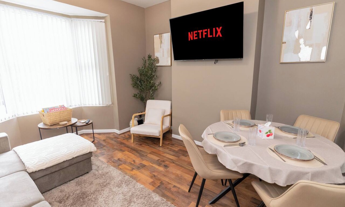 Erdington House | Premium Flat | Sleeps 4 | Free Parking