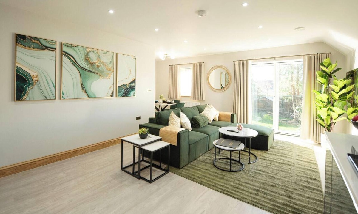 Reading Apartment | Premium Upper Apartment with Parking & Garden View