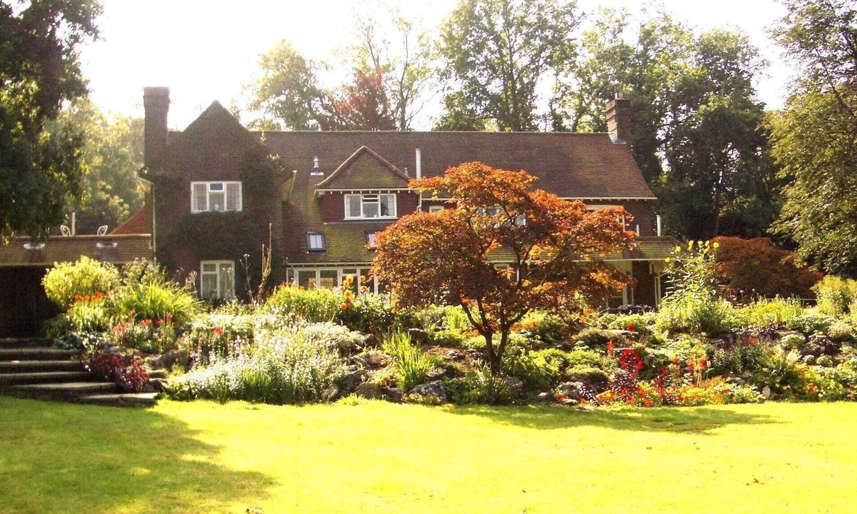 Westcott Apartment | Private, self-contained, 1st flr flat with large balcony & beautiful views