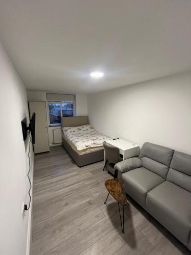 Preston Apartment | Private Studio by Wembley