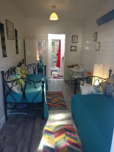 Hanger Hill Apartment | Private Studio Extension with Bathroom and Kitchen