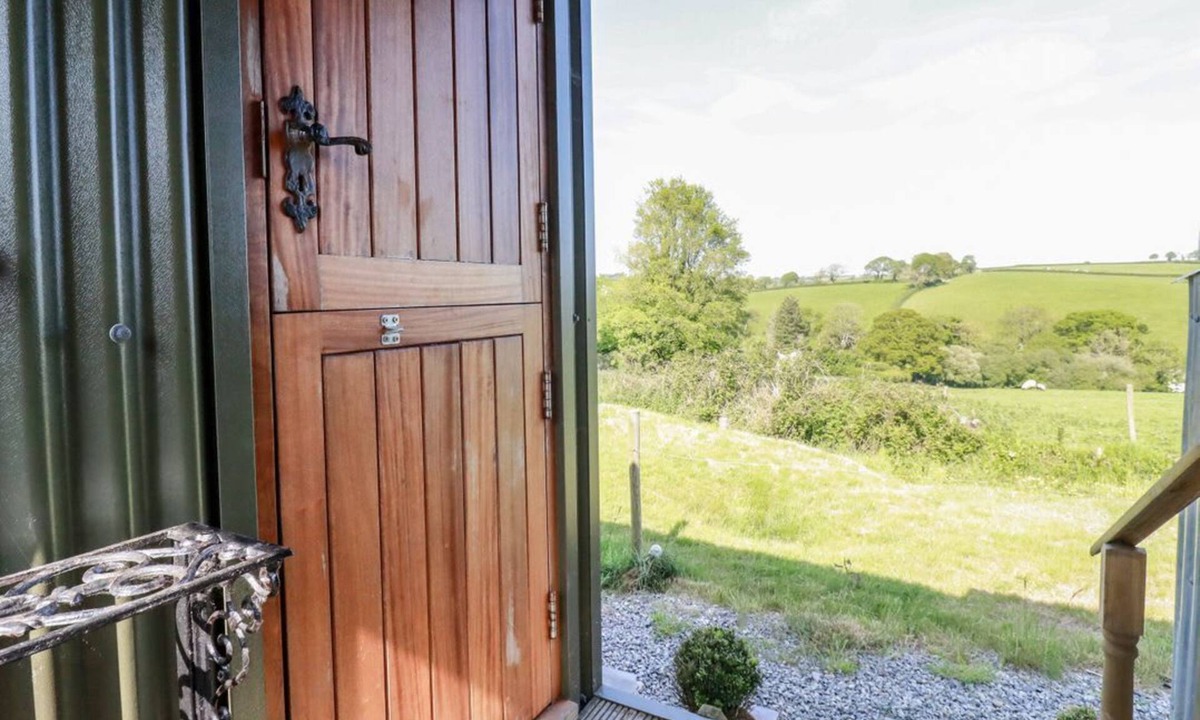 Brazzacott House | Puddle Duck Shepherds Hut, Crackington Haven