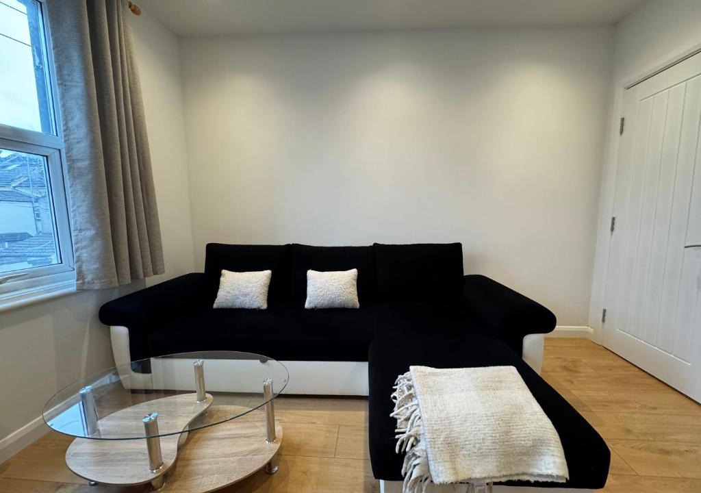 West Thornton Apartment | Purley Way Lancing Accommodation