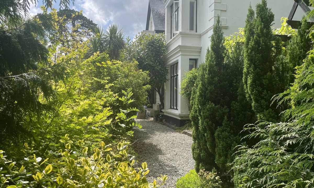 Par Cottage | Queensbury Loft
