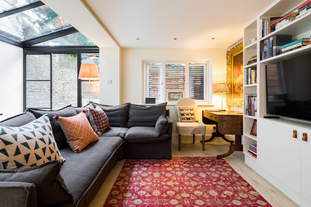 Kennington House | Quiet Classical/Modern Designer Garden Flat