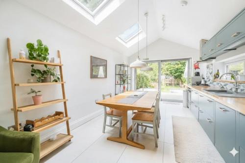 Honiton House | Quiet Devon Luxury Escape 3-Bed