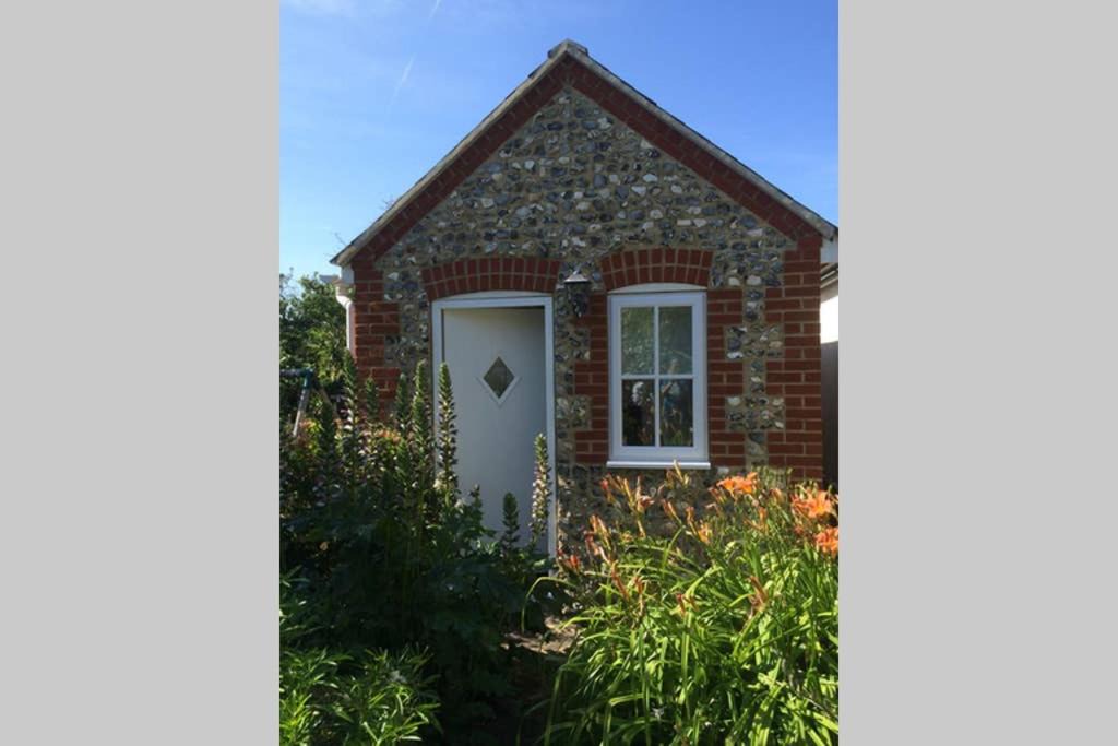 Rottingdean Apartment | Quiet garden studio with parking Rottingdean Brighton