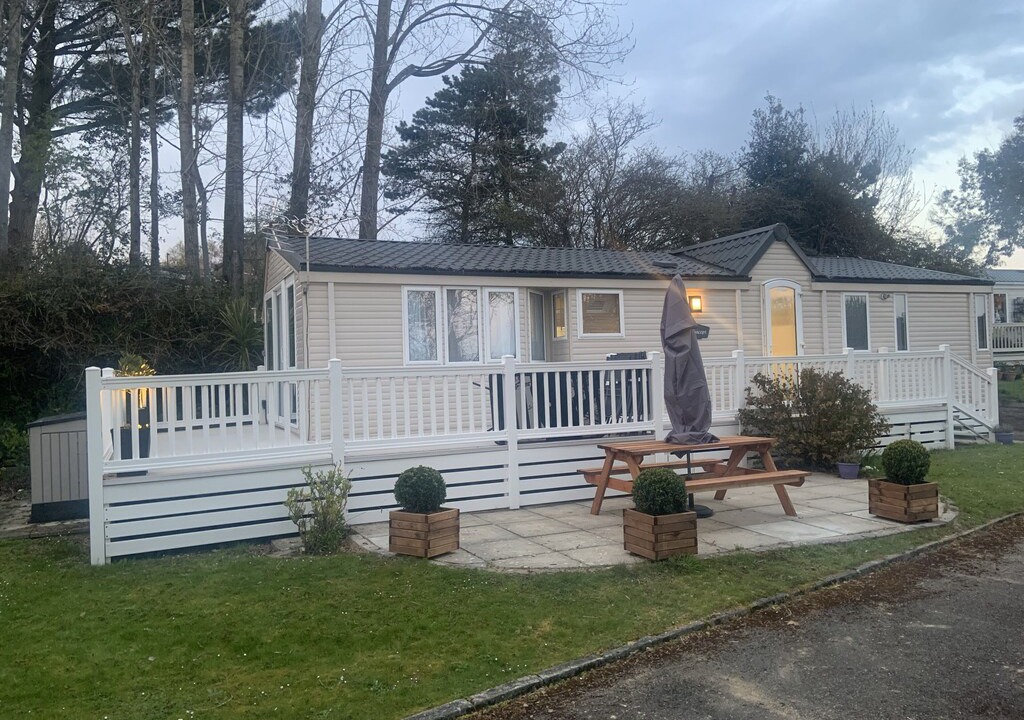 Milford on Sea RV Rental | Quiet location on the 5* Shorefield Country Park & Spa