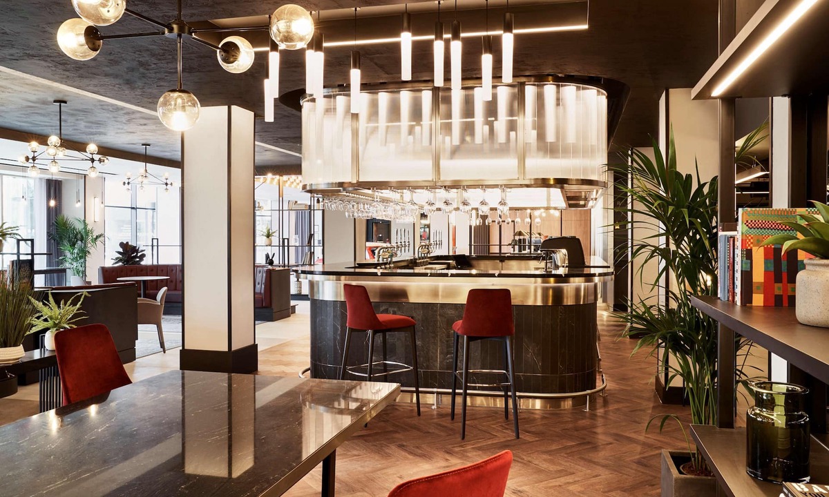 Heathrow Villages Hotel | Radisson RED Hotel London Heathrow