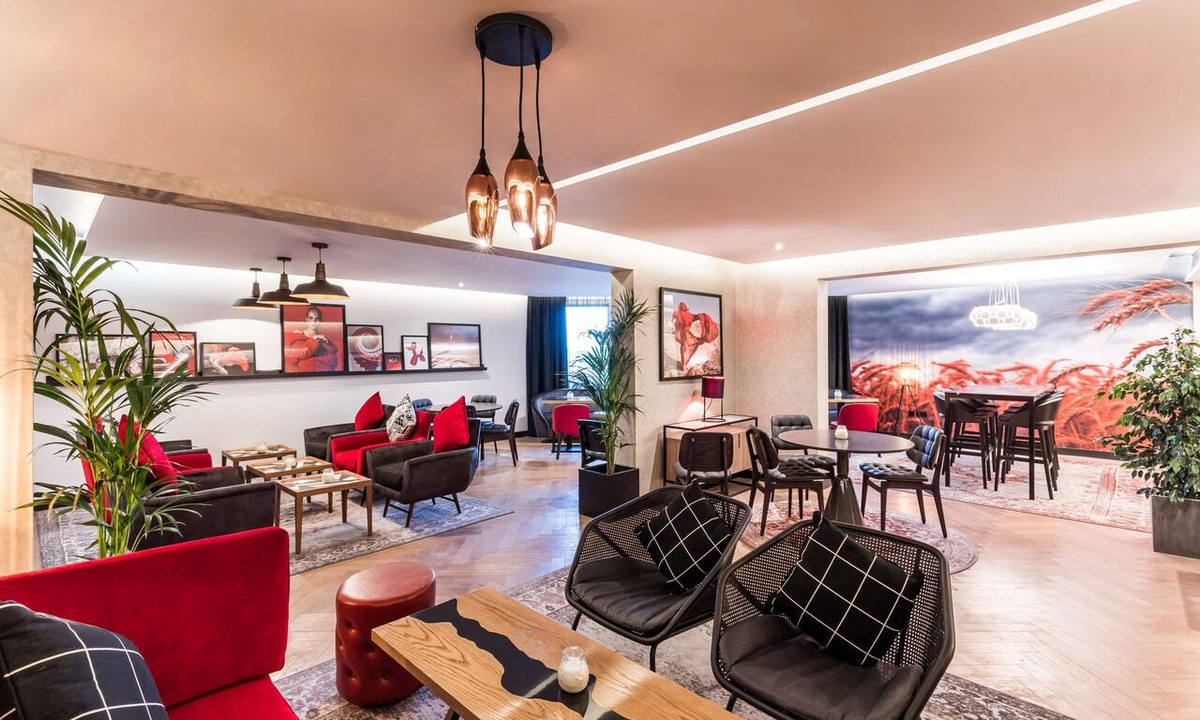Heathrow Villages Hotel | Radisson RED Hotel London Heathrow