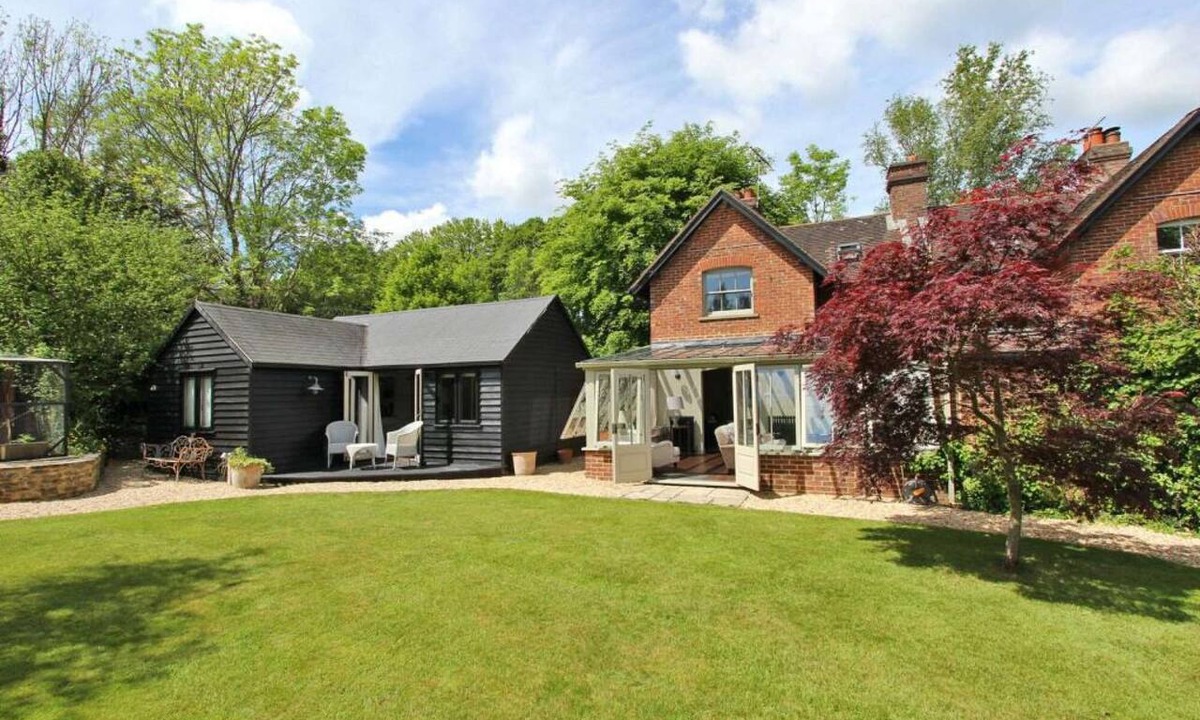 New Forest District Cottage | Railway Junction Cottage AND The Cabin