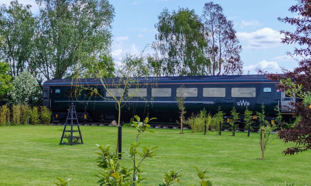 Ely House | Railway train carriage beautifully converted for an unusual stay in Countryside