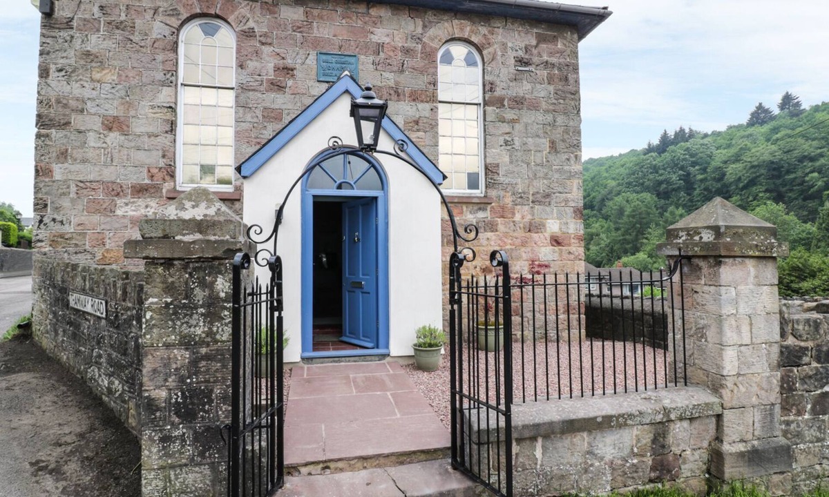 Cinderford Cottage | RAINFOREST CHAPEL, family friendly, with a garden in Ruspidge