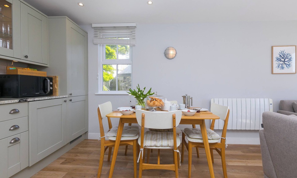 Mullion Cottage | Rebecca