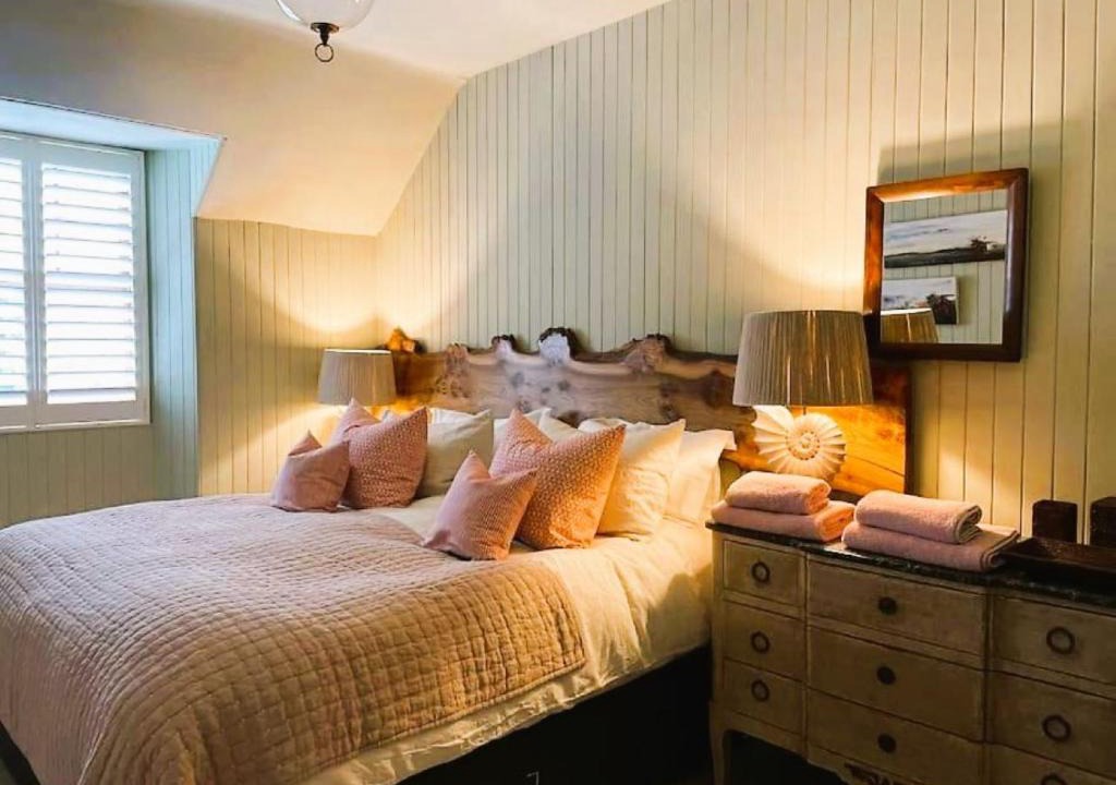 Coupar Angus Apartment | Reidochie Stables luxury haven overlooking garden