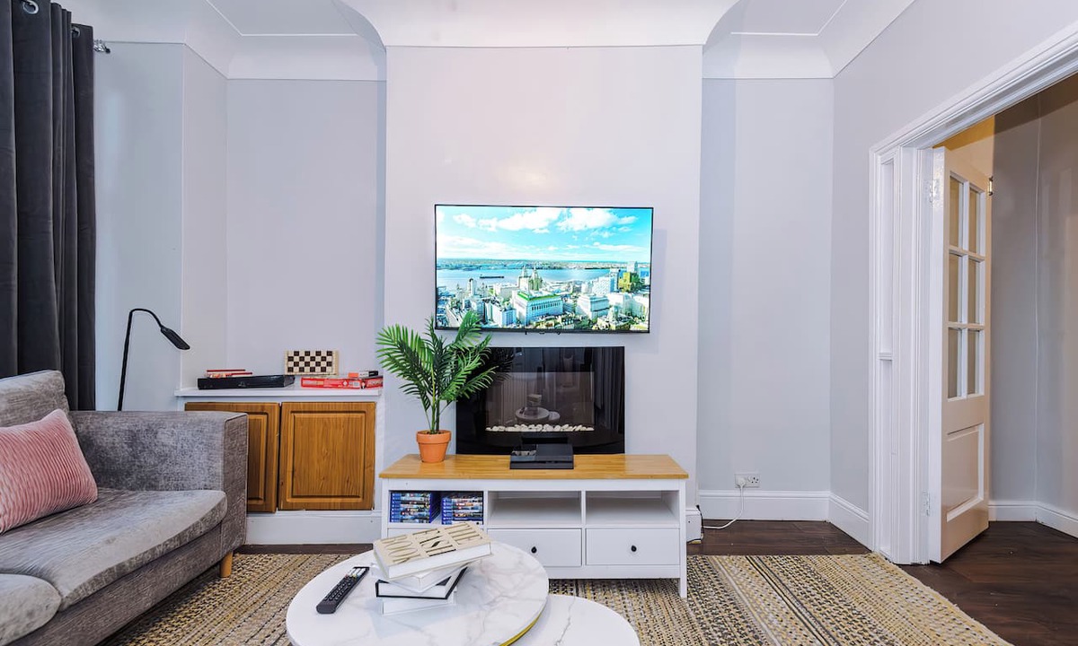 Bootle House | Relocations | Contractors | Pool Table | 3 Bed | Sleeps 5