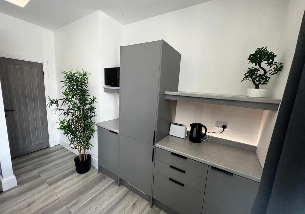 Bedlington Apartment | ResiLets - Mood Studio 4 - Town centre studio room with en-suite