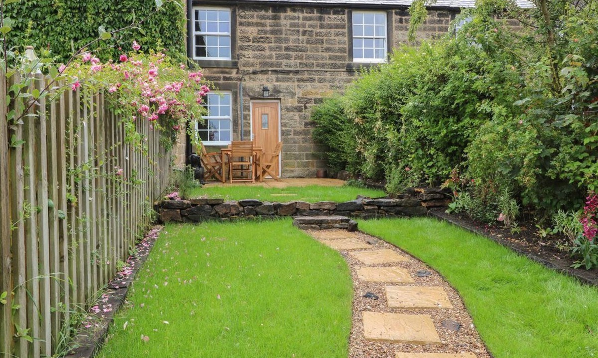 Holestone Moor House | Riber View: A Scenic Retreat