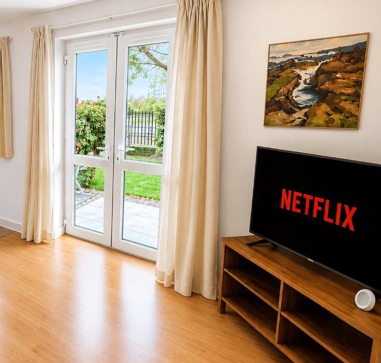Sands End Apartment | River side view flat