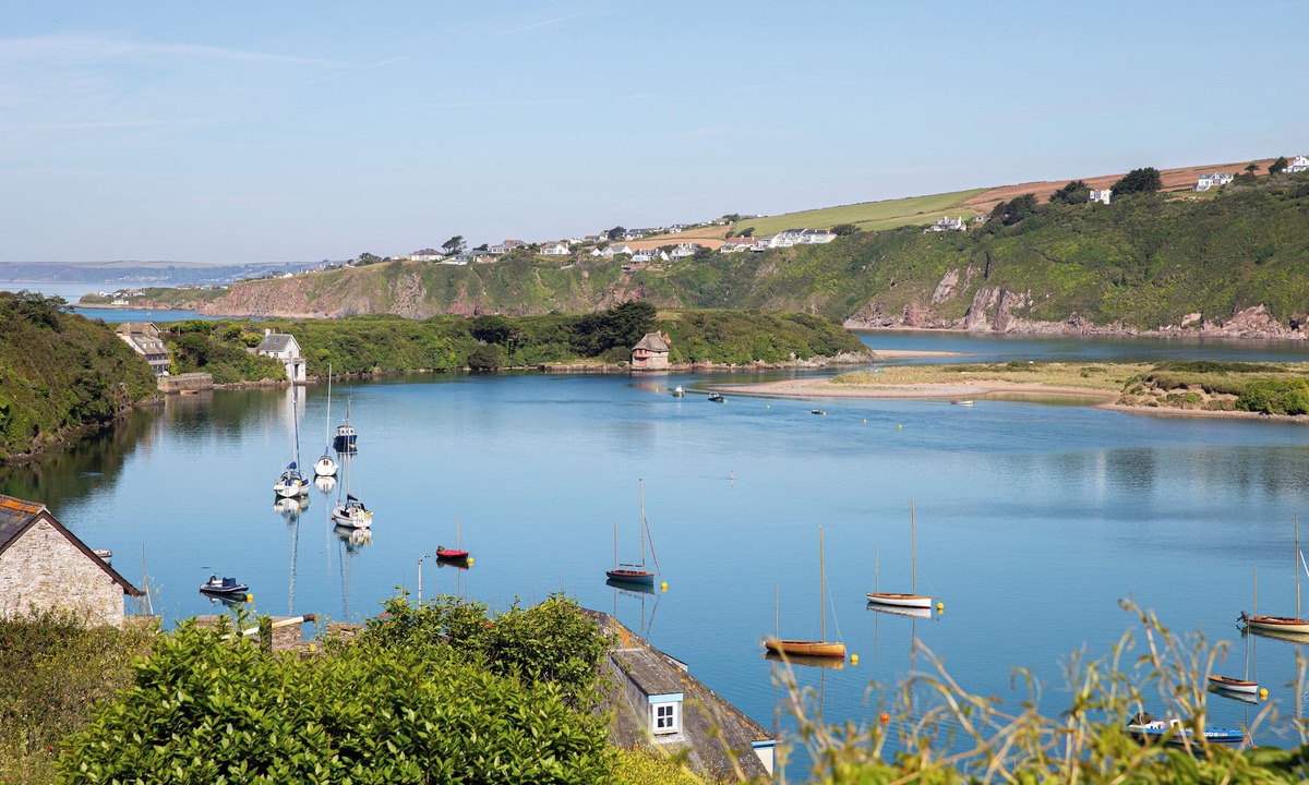 Bantham Apartment | River View - a lovely waterside first floor apartment in Bantham, South Devon