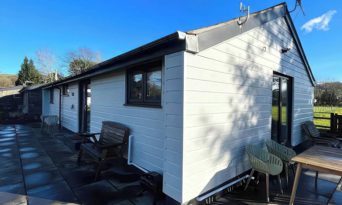 Llanrwst Cottage | RIVER VIEW COTTAGE, pet friendly, with hot tub in Llanrwst
