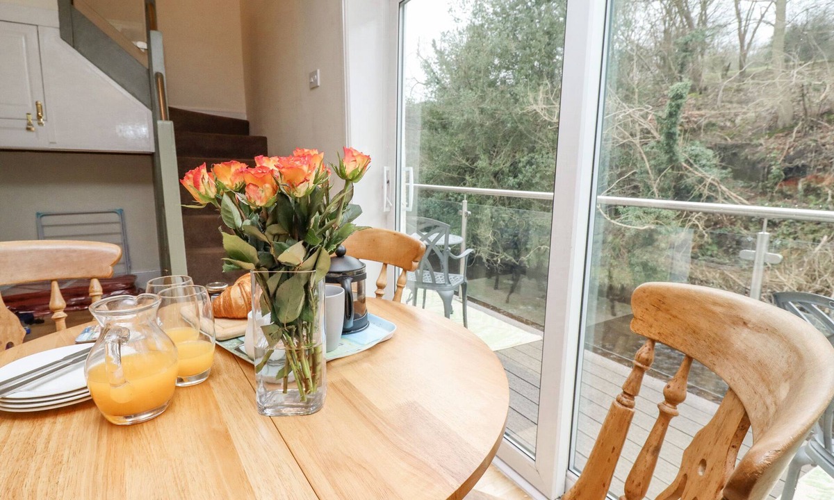 Grosmont Cottage | Riverbank View